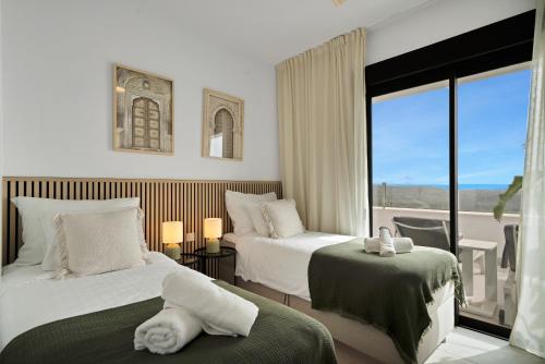 Luxe Penthouse Panoramic Sea View, Spa & Gym