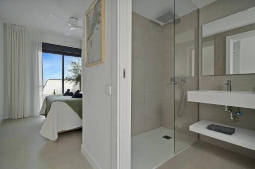 Luxe Penthouse Panoramic Sea View, Spa & Gym