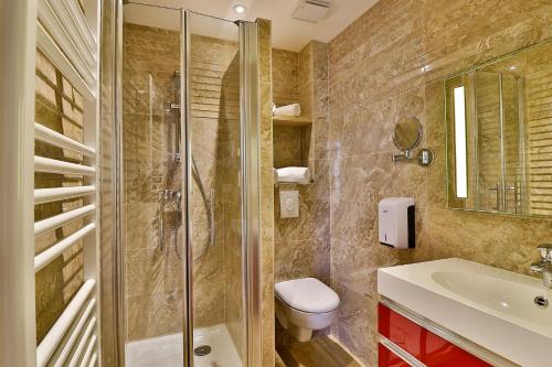 Ένα μπάνιο στο Hôtel Provençal