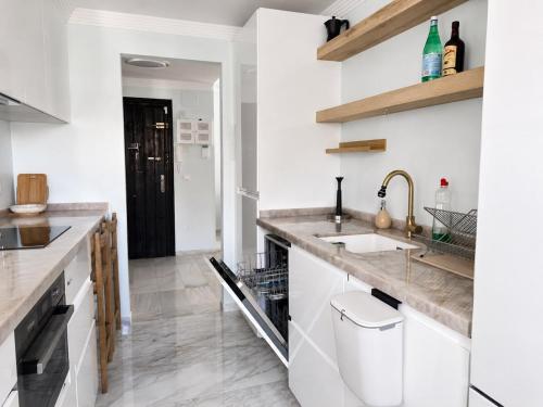 Casa 232 Modern Apartment in the Heart of Puerto Banús