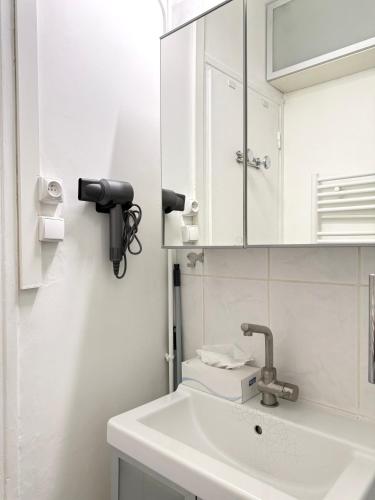 Central Bright Apartment Near Marais