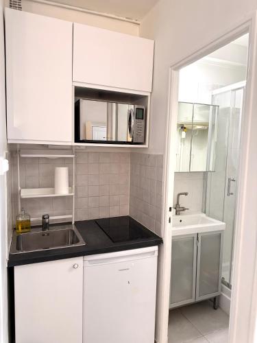 Central Bright Apartment Near Marais