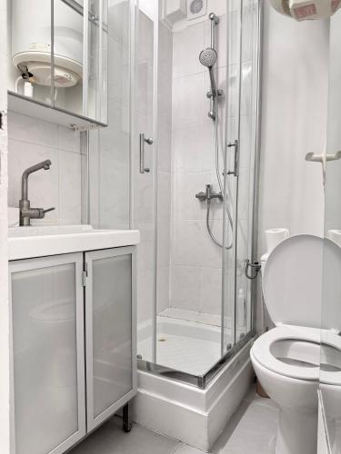 Central Bright Apartment Near Marais