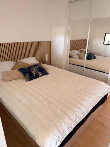Bel appartement rénové - vue sur le port du Cap d'Agde