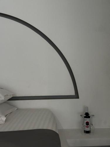 Minimal Arch En-Suite Studio