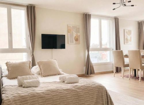 Spacious Family Apartment near Pere Lachaise