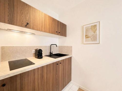 Cozy studio Louvre Saint Honore by Melvane