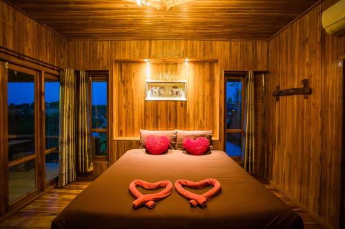 a bedroom with a bed with two snakes on it at Tarahill Khao Kho in Khao Kho