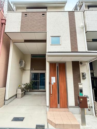 Newly renovated Modern house 3LDK 2 bathrooms and 2 toilets Children's items available Parking available