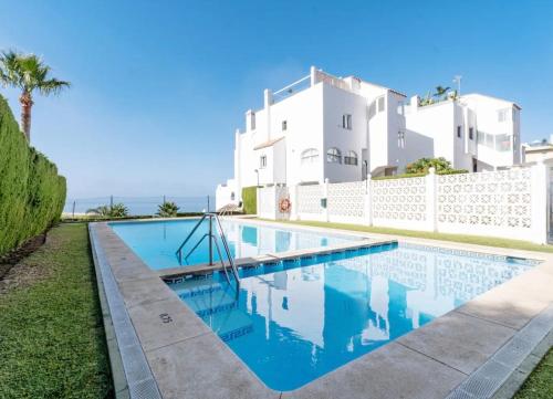 Estepona beach, garden & marina Residence