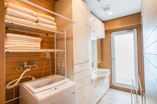 JR Okubo Station 4 Min Walk JR Yamanote Shin Okubo 8 Min Walk Shinjuku 1 Stop Spacious 75sqm 2BR Beautiful Night Views Vibrant Shopping District Sleeps 6