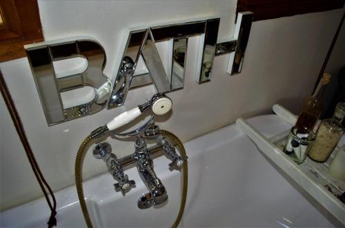 Un baño de 79 On Ridge