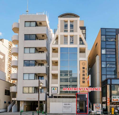 JR Okubo Station 4 Min Walk JR Yamanote Shin Okubo 8 Min Walk Shinjuku 1 Stop Spacious 75sqm 2BR Beautiful Night Views Vibrant Shopping District Sleeps 6
