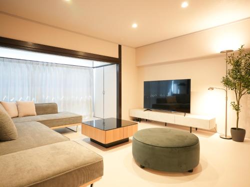 Tasone Stay OSAKA FMK101