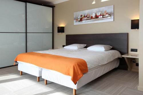 Een bed of bedden in een kamer bij Hotel Donny