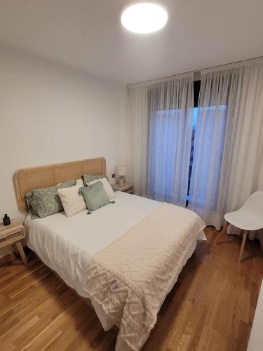 Full equipped flat with pool in Madrid