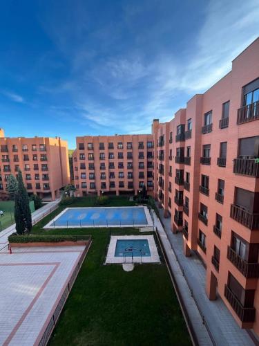 Full equipped flat with pool in Madrid