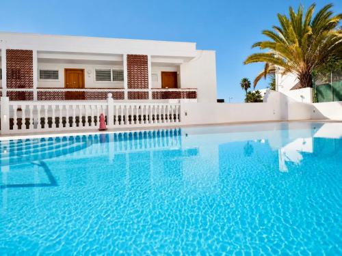 Solarena 28 - Beachside Apartment with Pool & Terrace