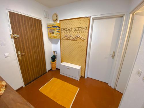 Ferienwohnung mit Meerblick, Pool und Tennisplätzen