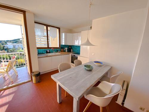 Ferienwohnung mit Meerblick, Pool und Tennisplätzen