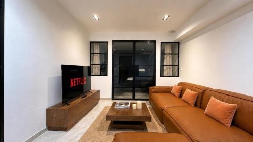 Modern 2 Bedroom Apartment in Vibrant Paris 11