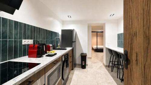 Modern 2 Bedroom Apartment in Vibrant Paris 11