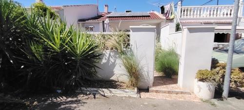 Casa Alex Torrevieja- Holiday House - con piscina comunitaria