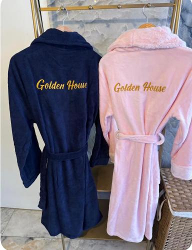Golden Love - Jacuzzi