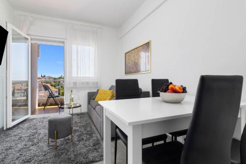 Apartman Tombili 7- minute walk to the Valsaline beach and Lungomare promenade