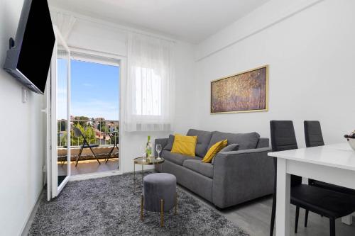 Apartman Tombili 7- minute walk to the Valsaline beach and Lungomare promenade