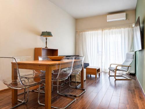 Acropolis 17 - 2BR 2 min to Metro
