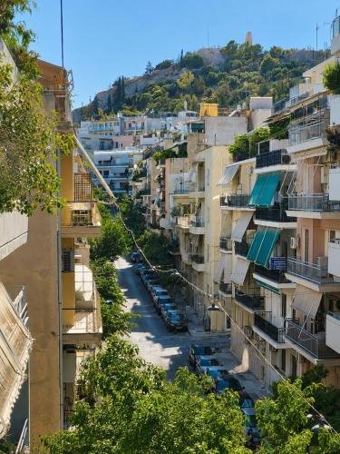 Acropolis 17 - 2BR 2 min to Metro