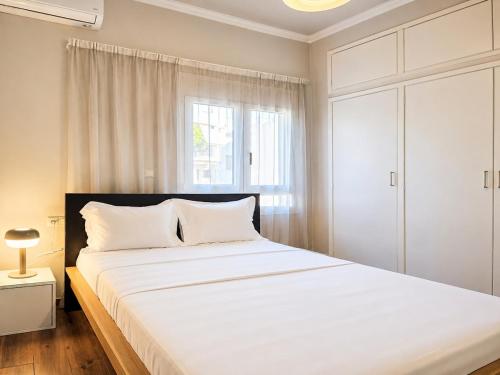 Acropolis 17 - 2BR 2 min to Metro