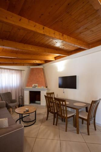 Filias Family Home by Home Sweet Home