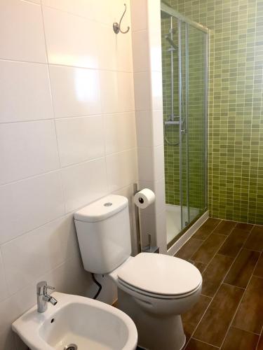 Bilik mandi di Quinta das Amendoeiras