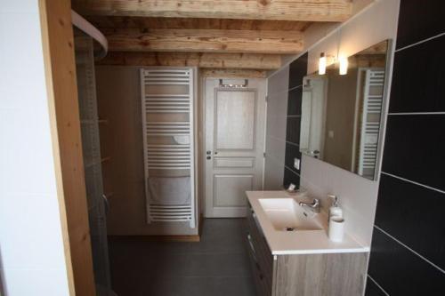 Kúpeľňa v ubytovaní Gîte du Poirier