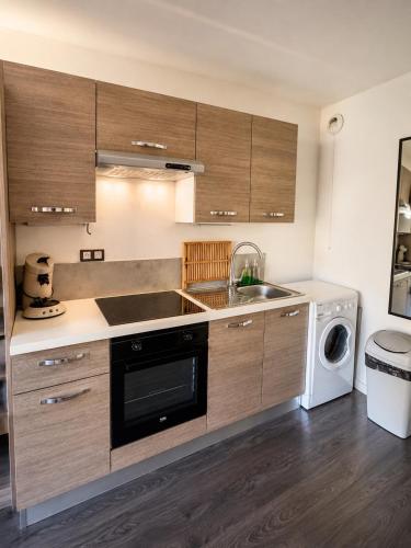 Studio Cosy avec Piscine & Parking au Cœur Fréjus