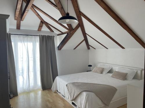U La La Apartment