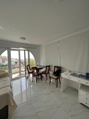 Studio with breathtaking view in Panorama Voula