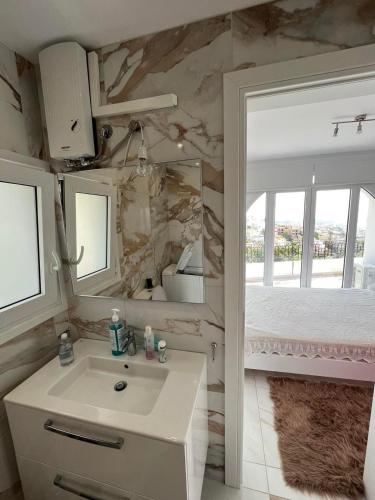 Studio with breathtaking view in Panorama Voula