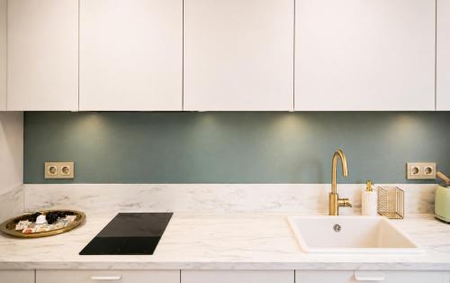 EXCLUSIVE TRIPLEX WITH PRIVATE TERRACE
