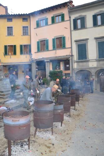 a group of people standing around pots in a courtyard at Casa Martino in Villa