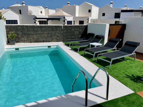 Villa Erimar Luxe 2-slaapkamer villa met verwarmd privézwembad