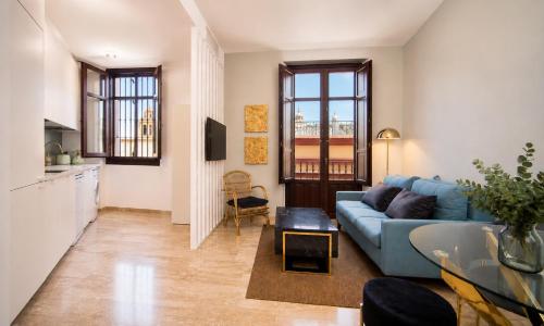 EXCLUSIVE TRIPLEX WITH PRIVATE TERRACE