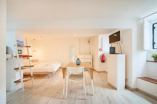 Renovated Alfama Loft, Santa Apolonia