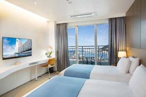 Postel nebo postele na pokoji v ubytování Hotel Whistlelark Jeju