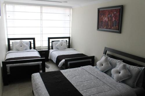 Un pat sau paturi într-o cameră la Hotel Sweet Home