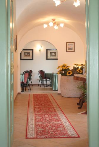 a living room with a table and a rug at Hotel Tiziana Garnì in Gargnano