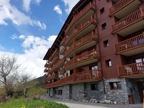 Résidence Roselend - Grand 4 pièces offrant de belles surfaces situé dans une résidence au village du chantel ,proche des pistes et avec piscine MAE-9204