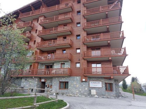 Résidence Roselend - Grand 4 pièces offrant de belles surfaces situé dans une résidence au village du chantel ,proche des pistes et avec piscine MAE-9204